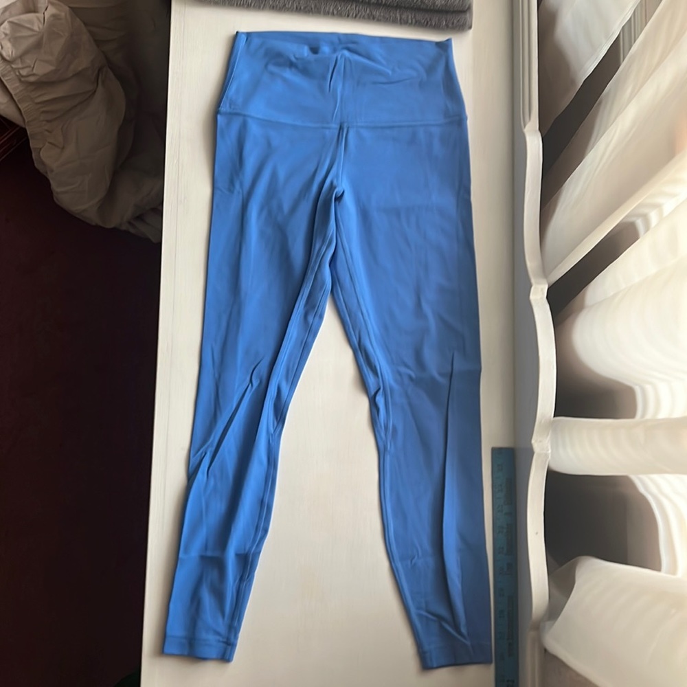 Like new Lululemon Align Leggings Size 6